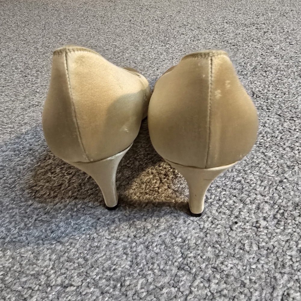 St John Made In Italy Gold Satin Sequin Toe Cap Pumps Size 7 - Picture 10 of 14